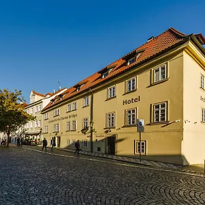 Archibald At The Charles Bridge 4*, Prag Tjeckien